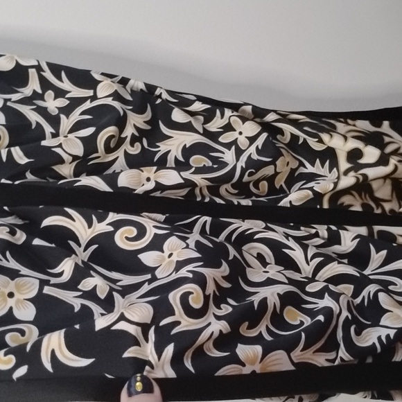 Nicole Miller Collection V Neck Elegant Black & Gold Abstract Floral Dress - Picture 7 of 16